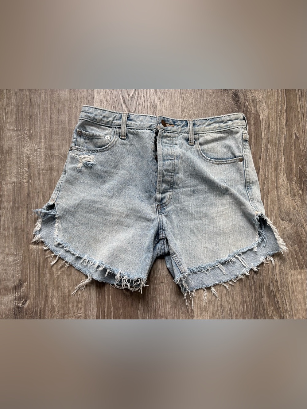 We The Free Women’s Faded Light Blue Frayed Denim Shorts Size 27